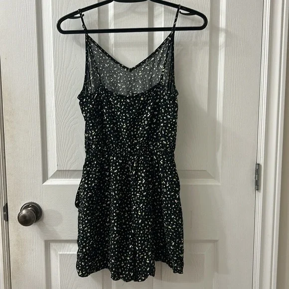 Divided Romper black floral size small with pockets and gathered waist - Picture 4 of 6